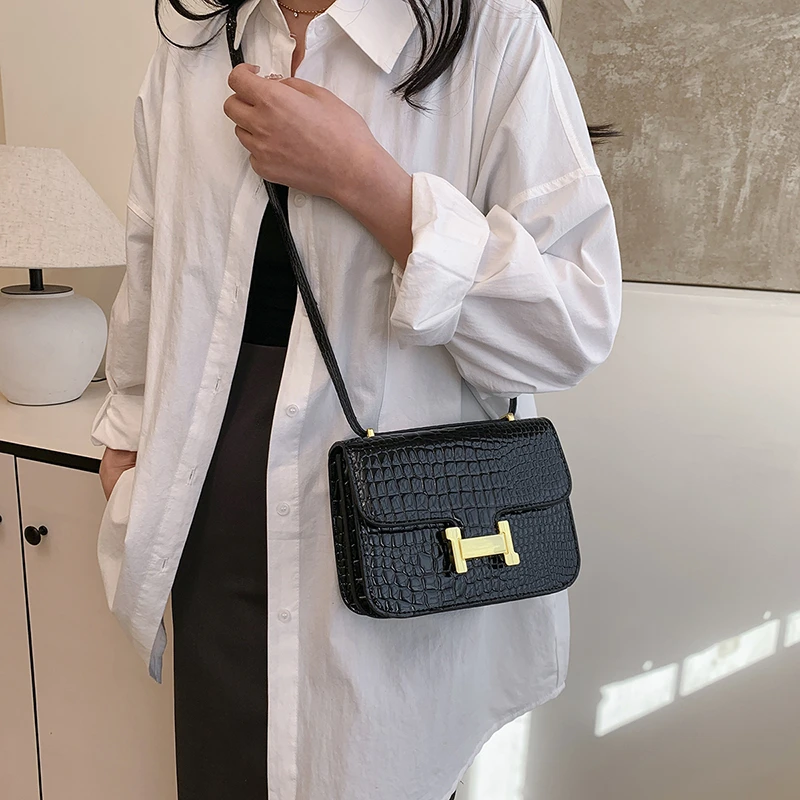 

Ladies Fashionable Bag Chic Look For A Night Of Dancing And Letting Loose Energetic