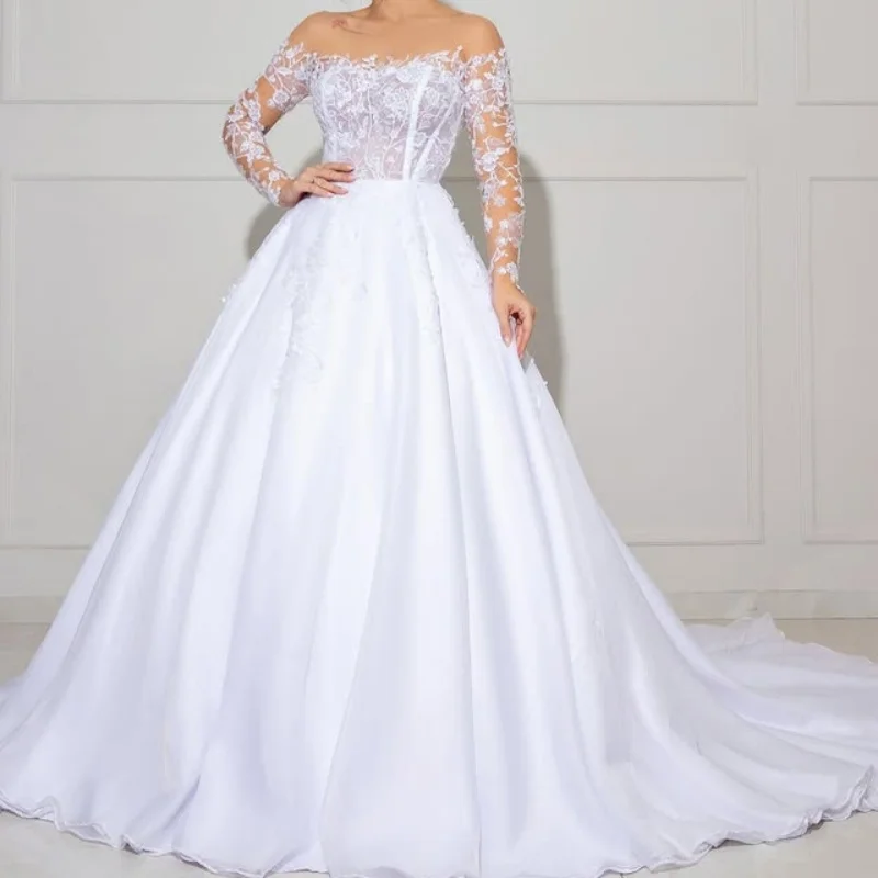 

Customized white satin Ball Gown Royal Wedding Dresses Sweetheart Lace applique vent Made Robe De