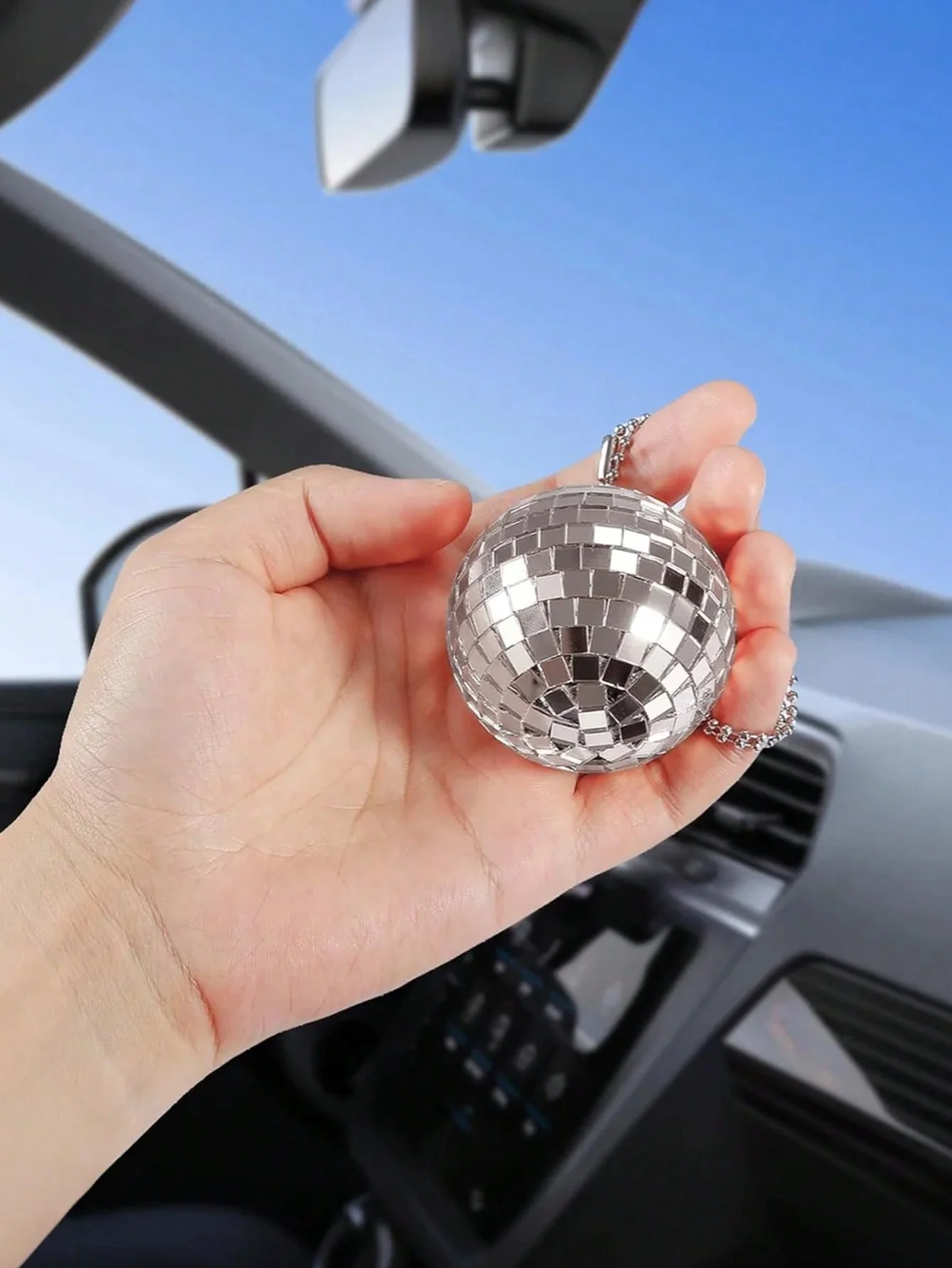 زخرفة كرة ديسكو لمرآة السيارة، كرة مرآة عاكسة لامعة، سلسلة معدنية، ديكور داخلي للسيارة معلق متألق، 360 درجة °   ضوء Refl