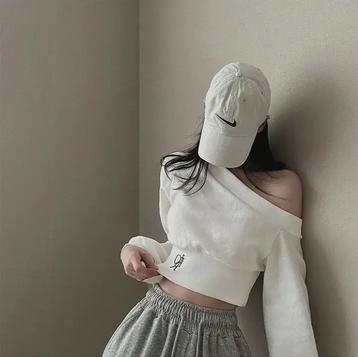 不規則な斜め襟オフショルダースリムウエスト多用途ショート長袖薄手スウェットシャツニッチな個性