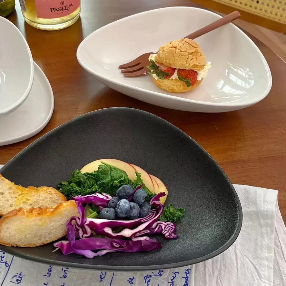 

Creative Ceramic Plate Japanese Style Solid Color Triangle Porcelain Tableware Fruit Vegetable Salad Dessert Snacks Plates