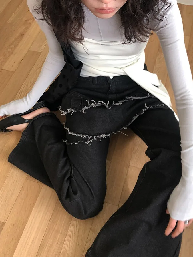 Calça jeans feminina slim fit com bainha com babados, aparência em camadas, sino bot, moda vintage, desgastada, saia falsa de duas peças