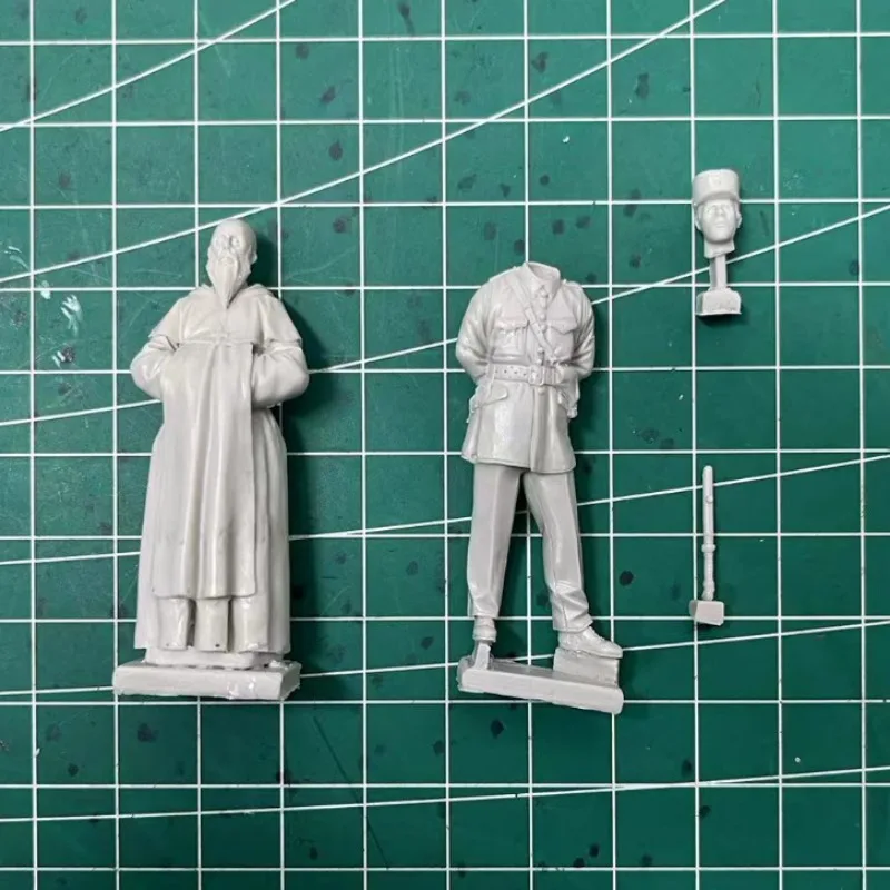 1/35 Scale Resin Figure Model Kit Monk and Policyman Historical Military Hobby Miniature Toy Unassembled and Unpainted N1518