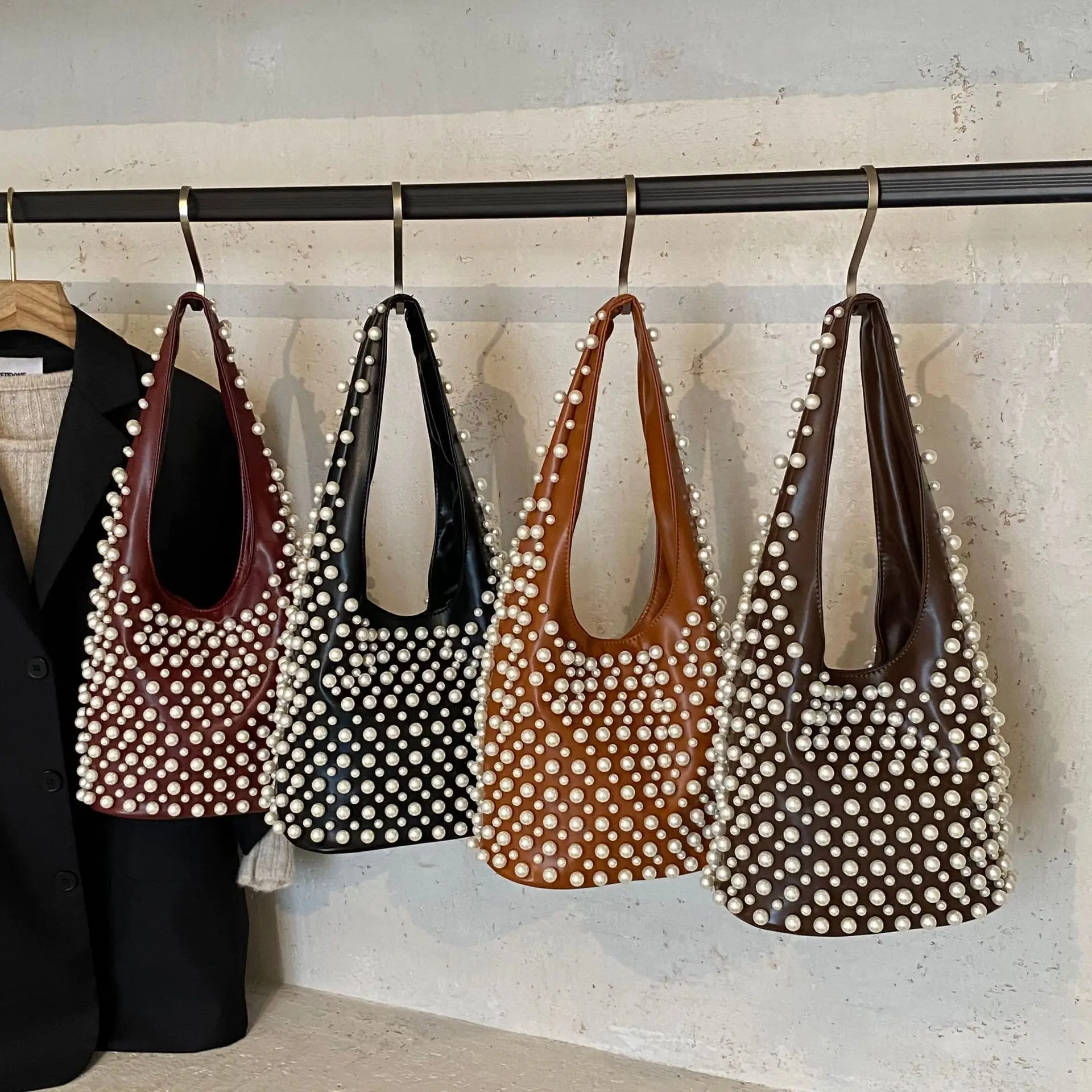 المألوف اللؤلؤ ديكور حقائب كتف واحدة 2025 المرأة الجديدة شخصية الملمس بولي Leather الجلود دلو حقيبة سيدة حقائب اليد الفريدة #1