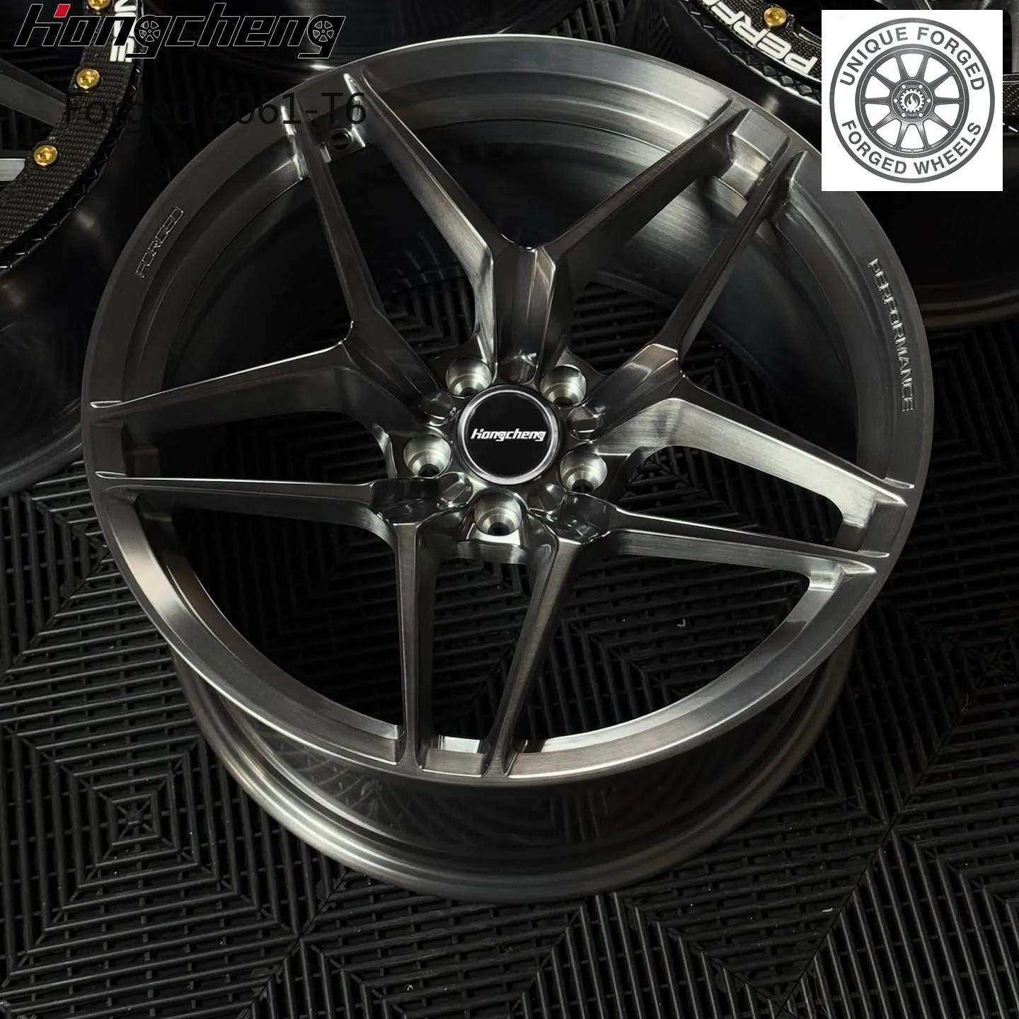 

New model of 26 Beadlock Wheel Brushed Gunmetal Spokes with Gold Titanium Hardware Drag Forged Wheel for Mustang GT500