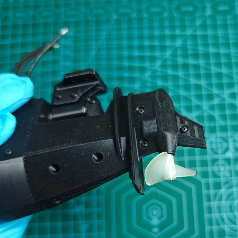 Model łodzi silnik zaburtowy maszyna wisząca mała proporcja-długość 69mm szerokość 39mm wysokość 132mm użyj bezszczotkowego silnika 2212