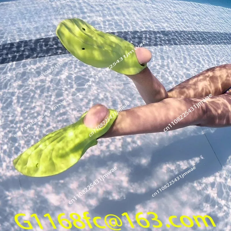 Swimming Flippers, Freestyle Professional Swimming Training Adults and Children Lightweight Large Buoyant Frog Shoes
