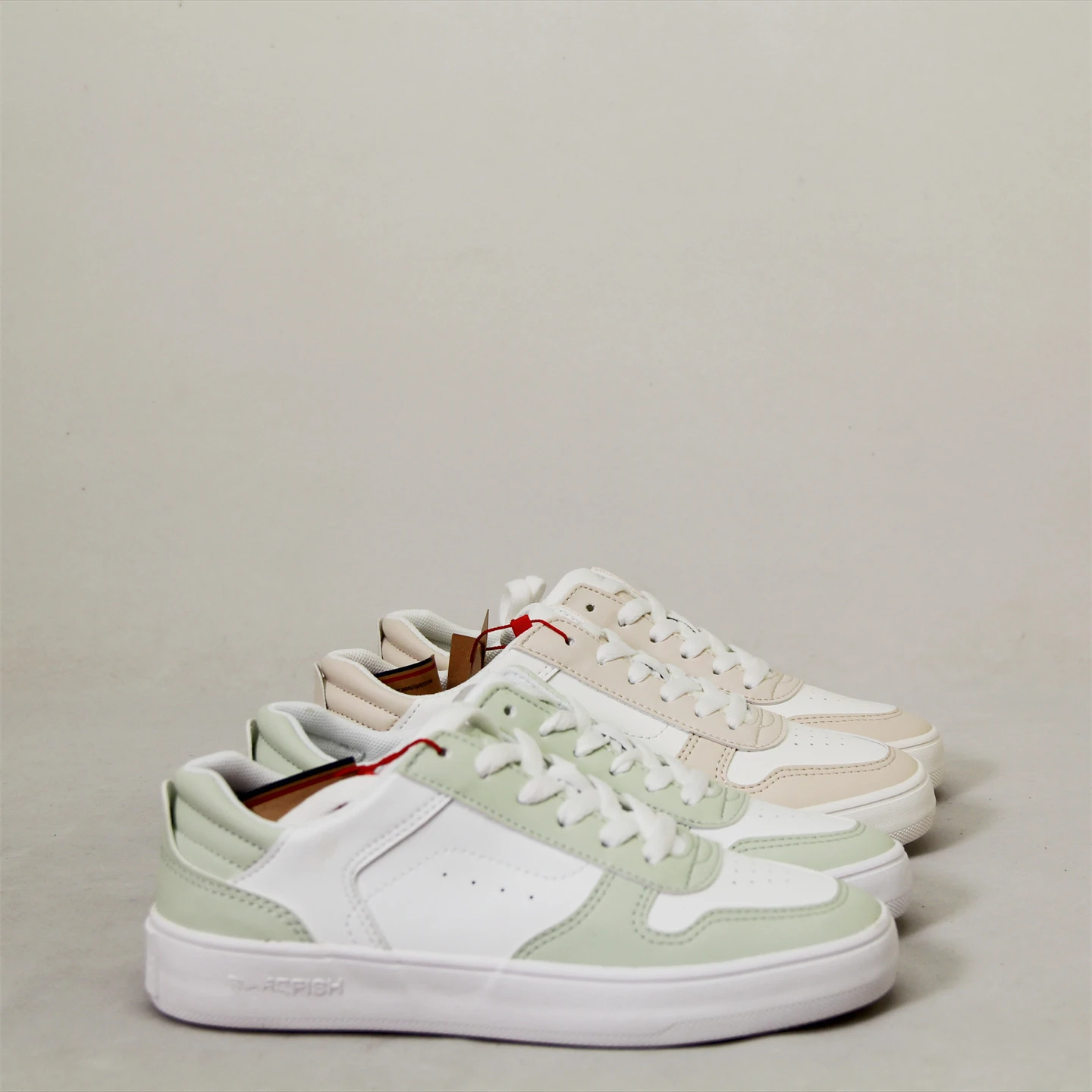 

RO2025 Новые женские легкие коричневые ультракожаные спортивные повседневные слипоны с низким берцем и вышивкой и Cuioning