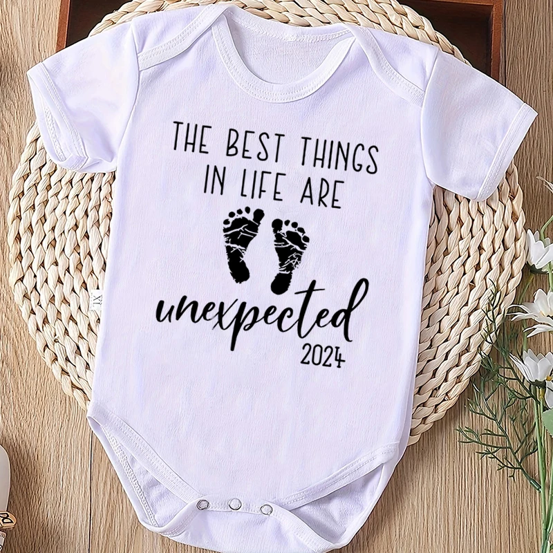 2024 The Best Things In Life Are Unexpected Letter Print Romper Newborn Short Sleeves Infant Boys Girls Bodysuit Pregnancy Gift