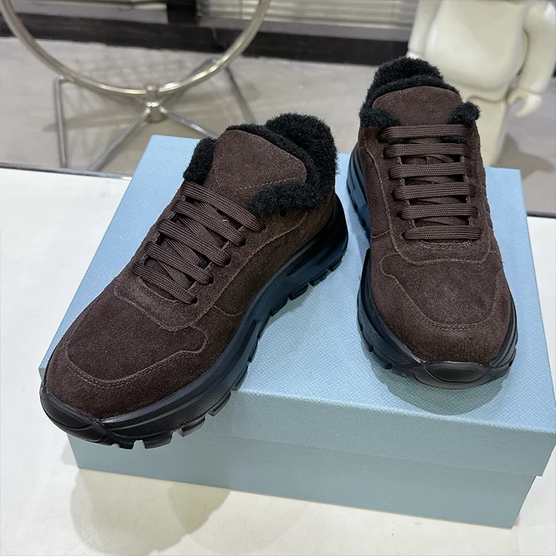 تتميز الأحذية الرياضية غير الرسمية المصنوعة من الصوف للشتاء عالي الجودة بنعل خارجي مزدوج الألوان متين وخفيف للغاية 25090887