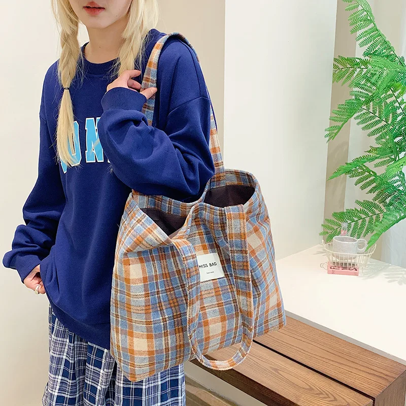 

2025 New Versatile Casual Shoulder Bag | High-End Plaid Tote | Large Capacity Commute Bag for Women