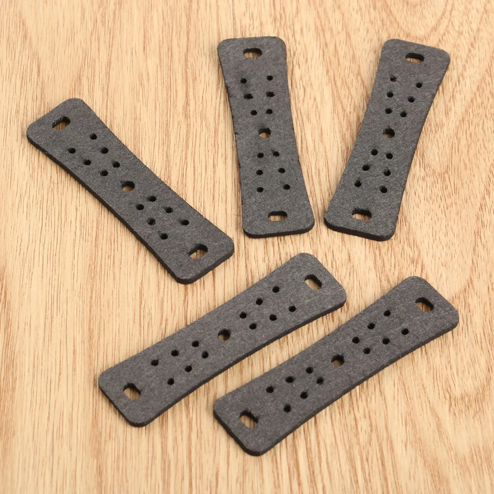 Hunting 10Pcs Microfiber Leather Slingshots Pouches Multi-Hole Outdoor Shooting Sling Shots Catapults Replacement 70mmX17mmX20mm