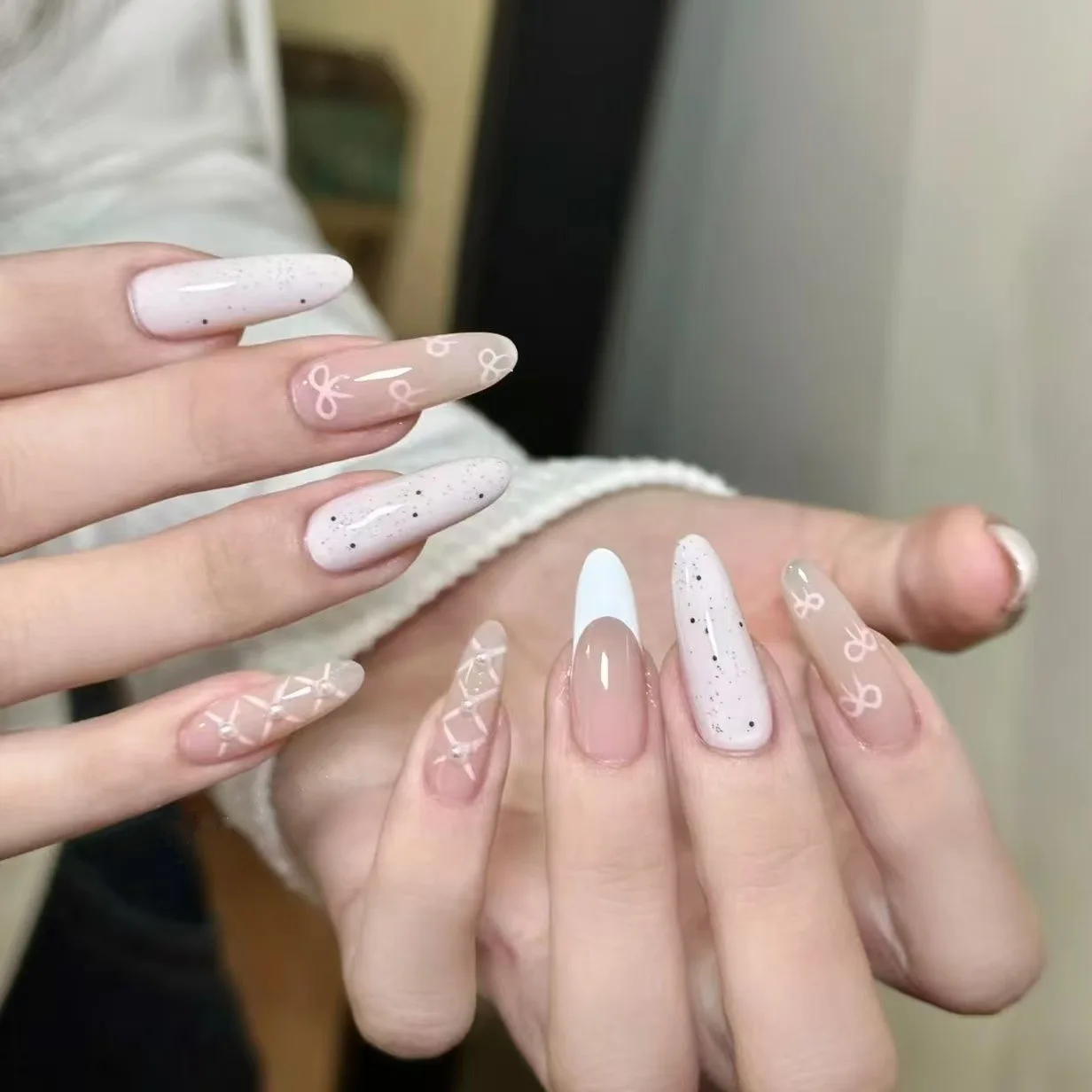 10 STKS Zomer Groen Lange Ovale Handgemaakte Druk op Nagel Gradiënt Frans met Strik Stippen Patronen Nep Nagel Draagbare Nagel Tip