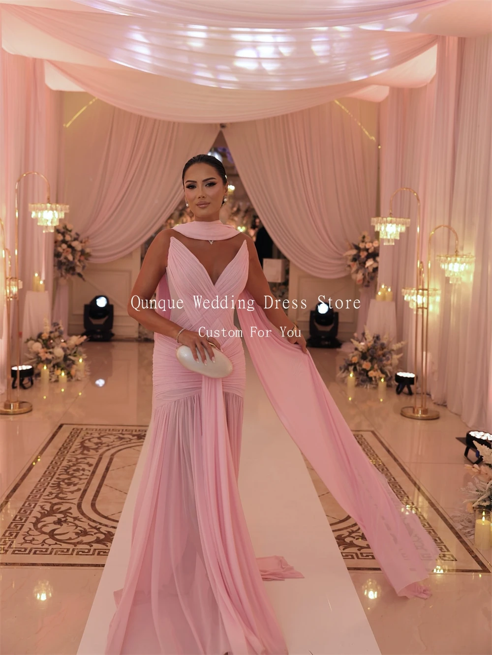 Qunque Roze Chiffon Avondjurken V-hals Kriskras Plooien Vestidos Para Mujer Elegantes Party Prom Gown Met Cape Aangepaste