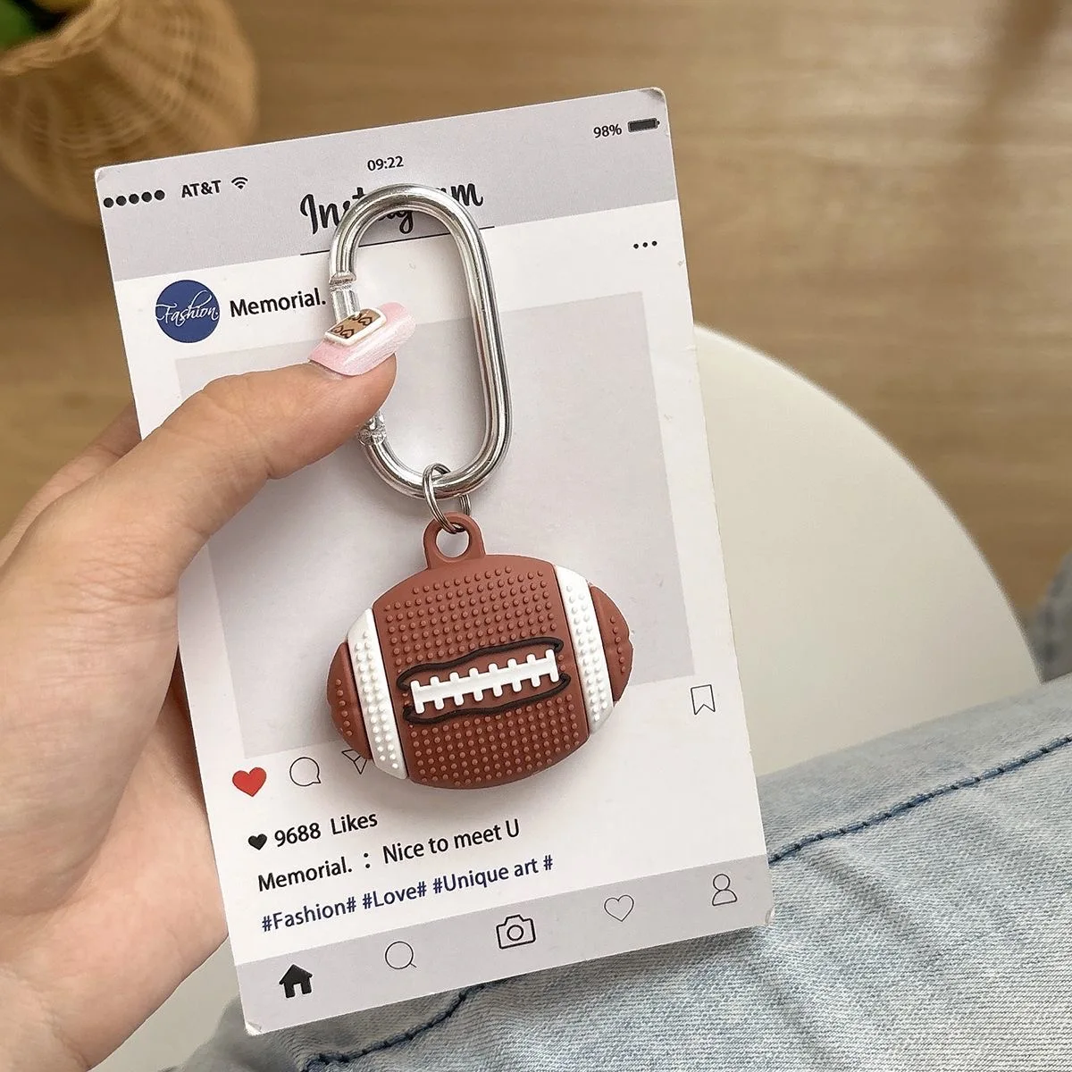

2 шт. чехлов для Apple AirTag в виде мячей для регби и баскетбола, милый защитный силиконовый чехол для AirTag, мягкий, противоударный