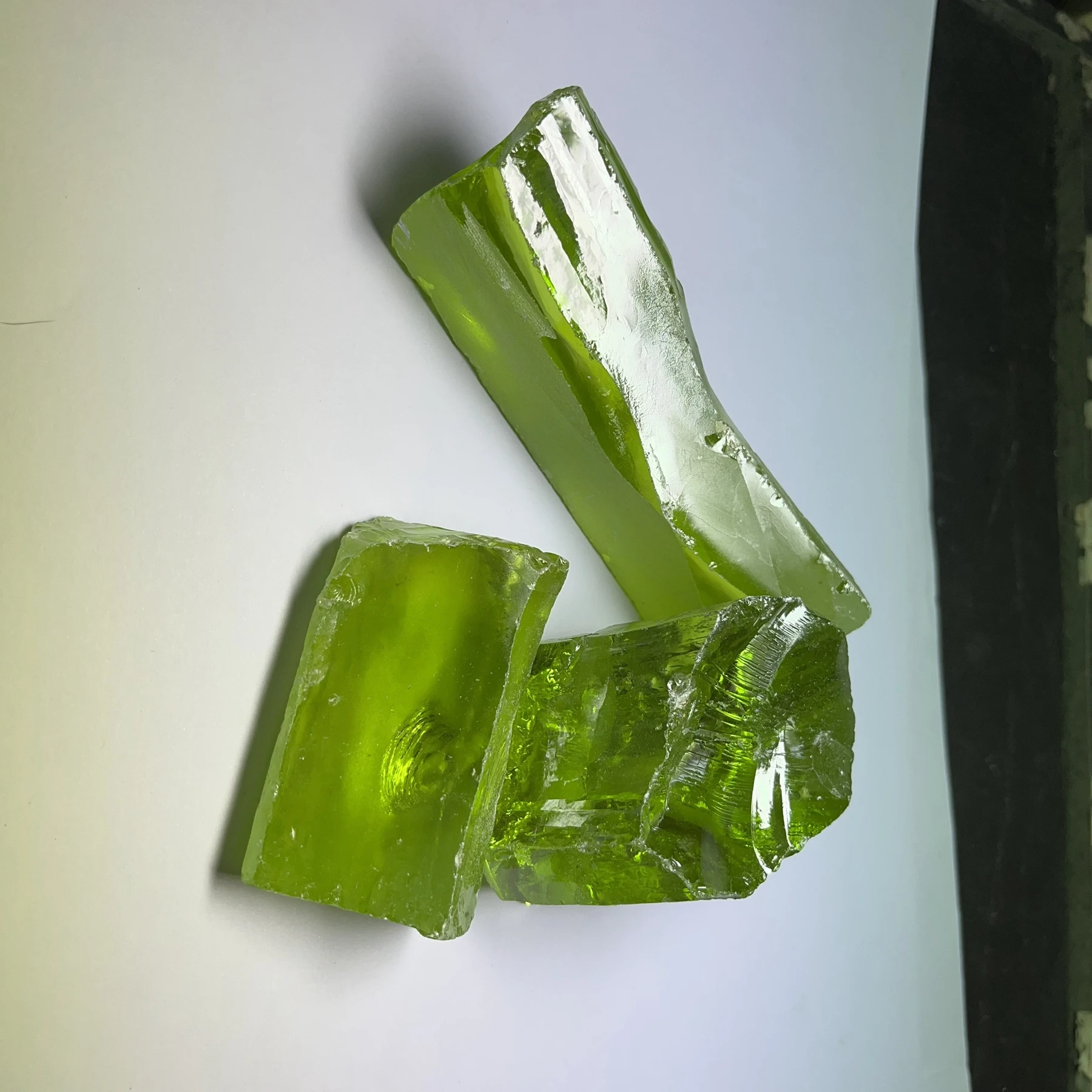 

200 г/лот, Китай, оптовая продажа с фабрики, высокое качество, кубический цирконий, необработанные драгоценные камни, синтетический перидот, грубый материал для резки драгоценных камней