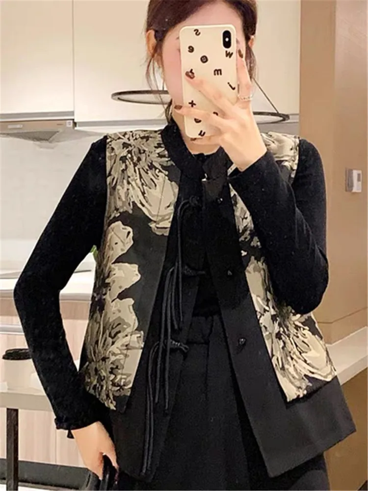 

Women's Solid Color V-neck Spring Autumn New Chinese Style Fashion Button Patchwork Satin Print Sleeveless Loose Short Vest Tops