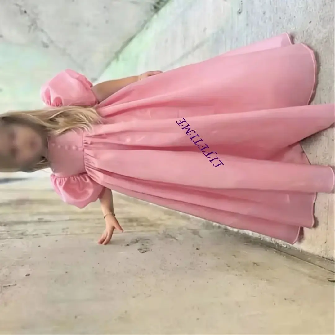 Maßgeschneidertes, wunderschönes schulterfreies Blumenmädchenkleid mit Rüschen und applizierter Schleife für Hochzeiten, Erstkommunion und Prinzessinnenkleider für Kinder