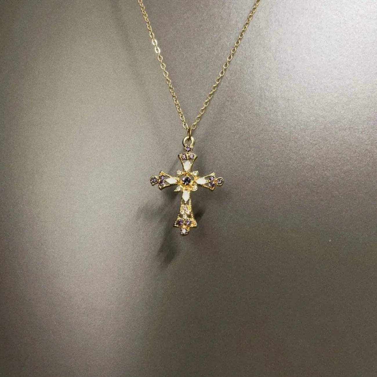 

Vintage Golden Petal Cross Necklace Women Long Clavicle Chain Retro Medieval Pendant Fashion Jewelry Gift