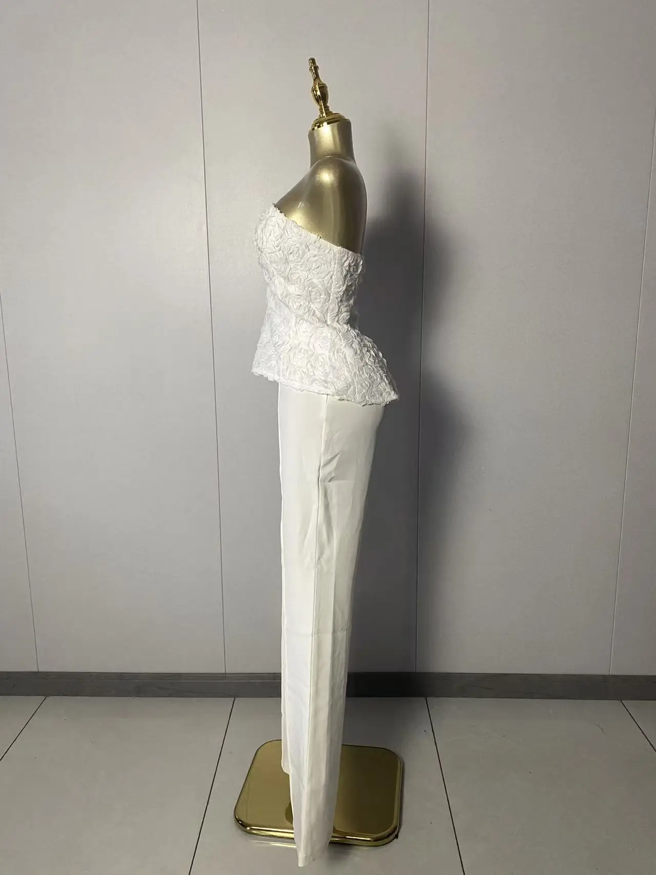 2025 جديد إمرأة مثير بدون حمالات الزهور بلايز بنطال ذو قصة أرجل واسعة أبيض قطعتين مجموعة أنيقة مساء نادي ملابس الحفلات #4