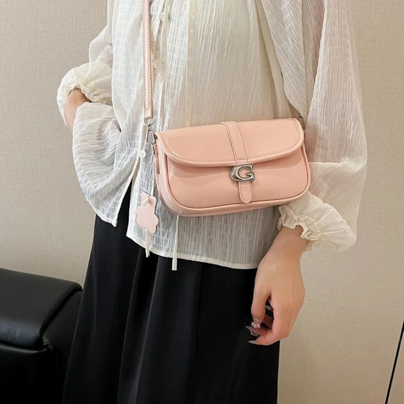 

Sophisticated Women Leather Handbag With Detachable Strap Convertible To Shoulder Bag Or Elegant Clutch