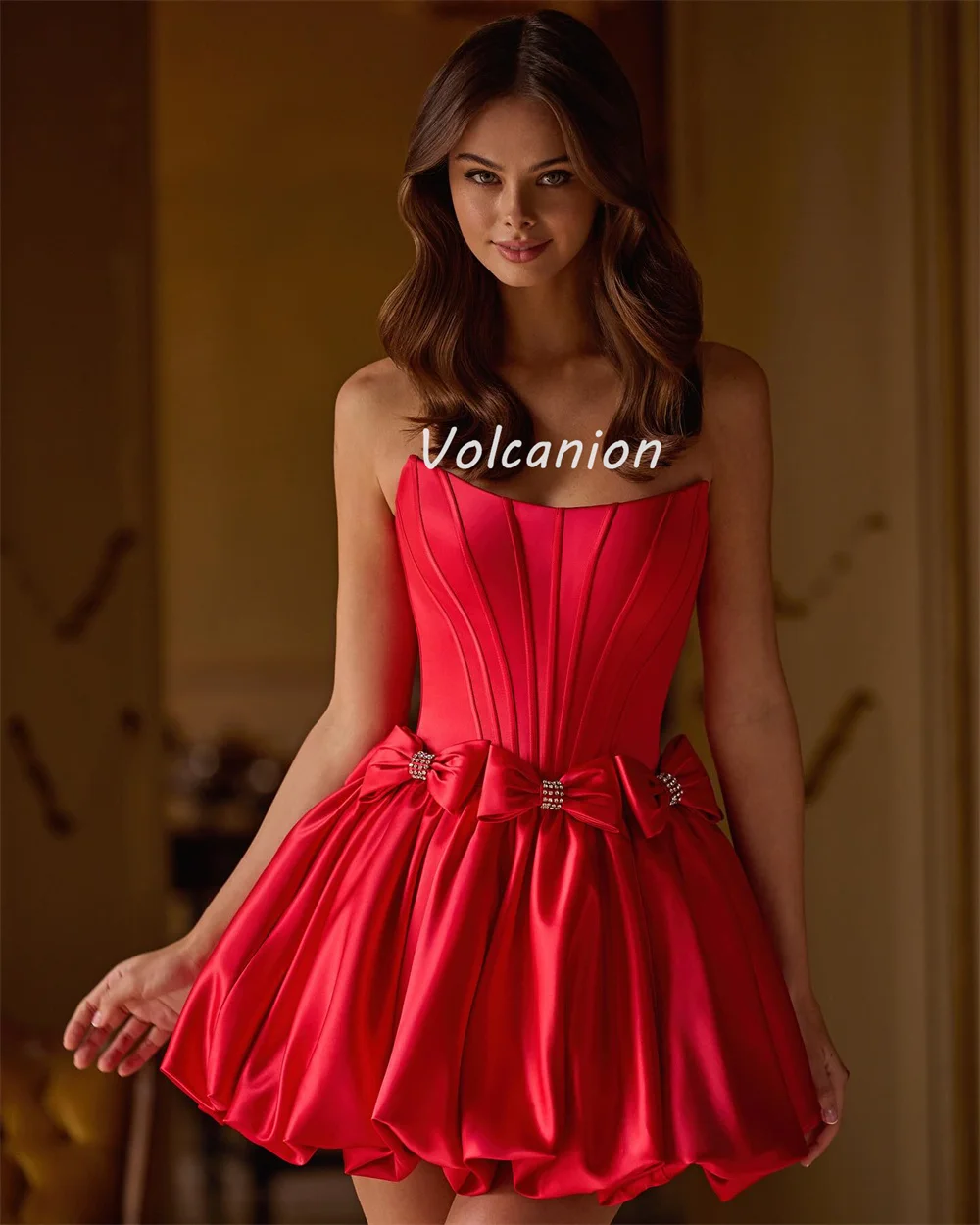 Moda personalizzata squisita Charmeuse fiocco strass increspato paillettes abito da ballo senza spalline mini abiti abiti da occasione su misura