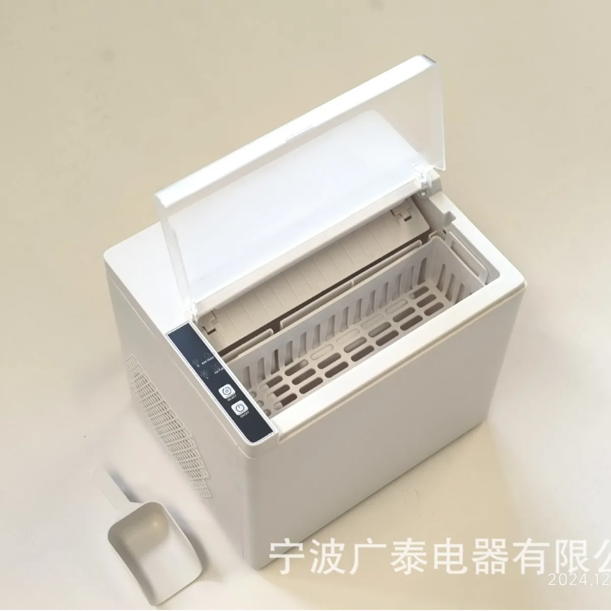 مناسبة لآلة صنع الثلج الصغيرة متعددة الوظائف عبر الحدود للتجارة الخارجية 110 فولت 220 فولت معيار الولايات المتحدة معيار بريطاني يورو