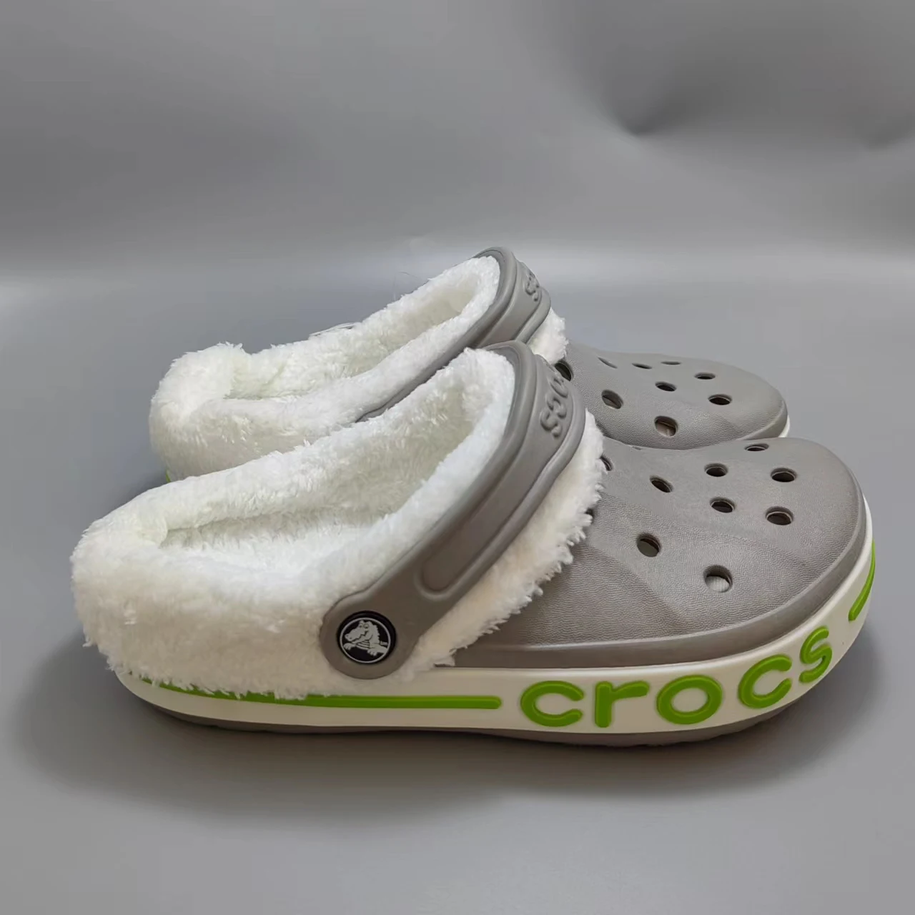 Crocs Classic Removable Fleece-Lined Warm Soft Furry Clogs Perfect for Winter Closed-Toe Slip-Ons Outdoor Breathable Beach Shoes