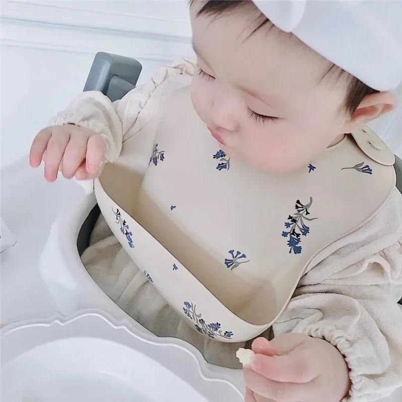 

Adjustable Soft Silicone Baby Bib Waterproof Korean Ins Style Food Catcher Pocket Anti Dirty Kid Bib for Feeding Baby