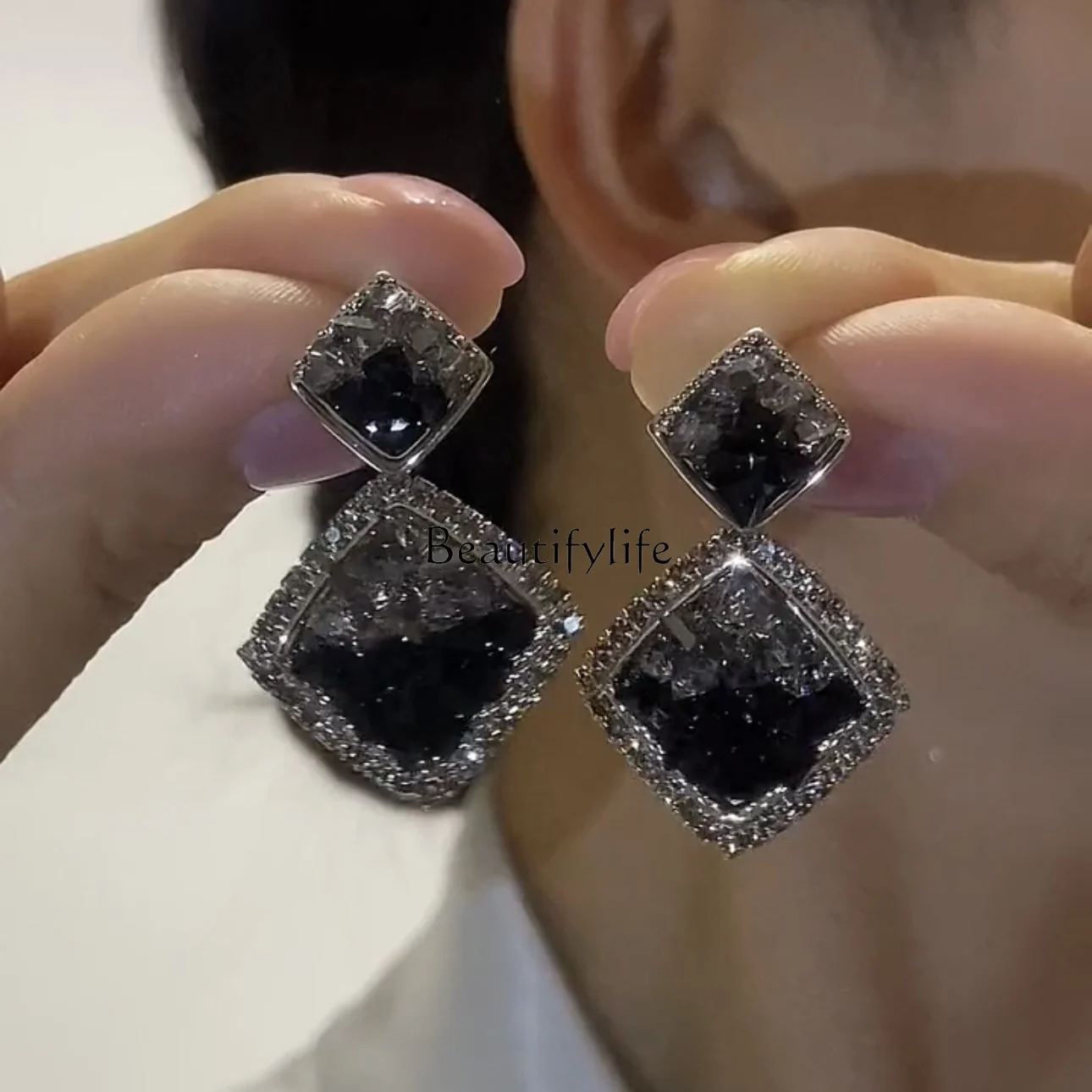 

Black crystal geometric earrings, high-end square temperament full diamond earrings.
