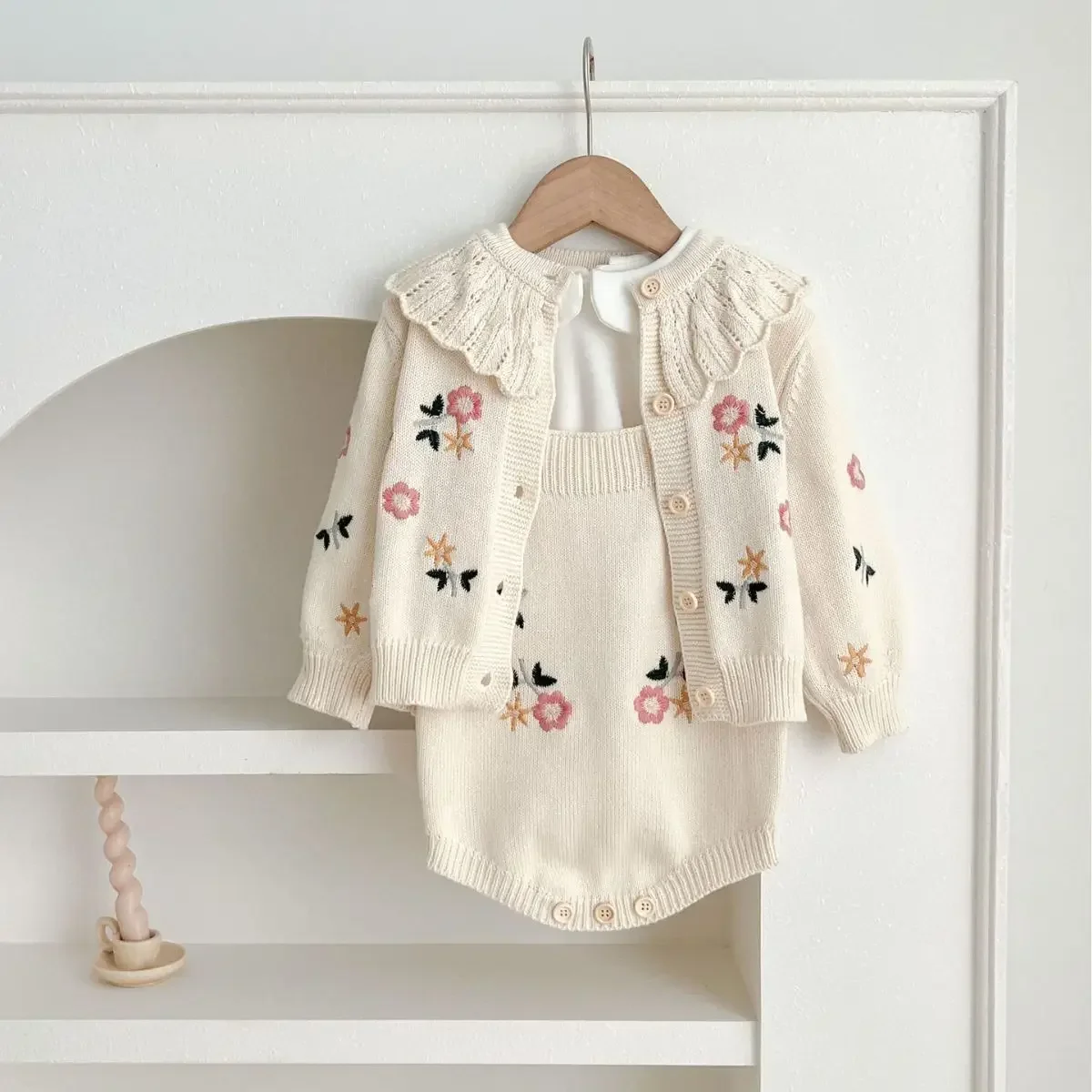 Jackets Babys Childrens Clothing Autumn Baby Embroidery Lotus Collar Knitting Strap Round Collar Striped Button Fashion