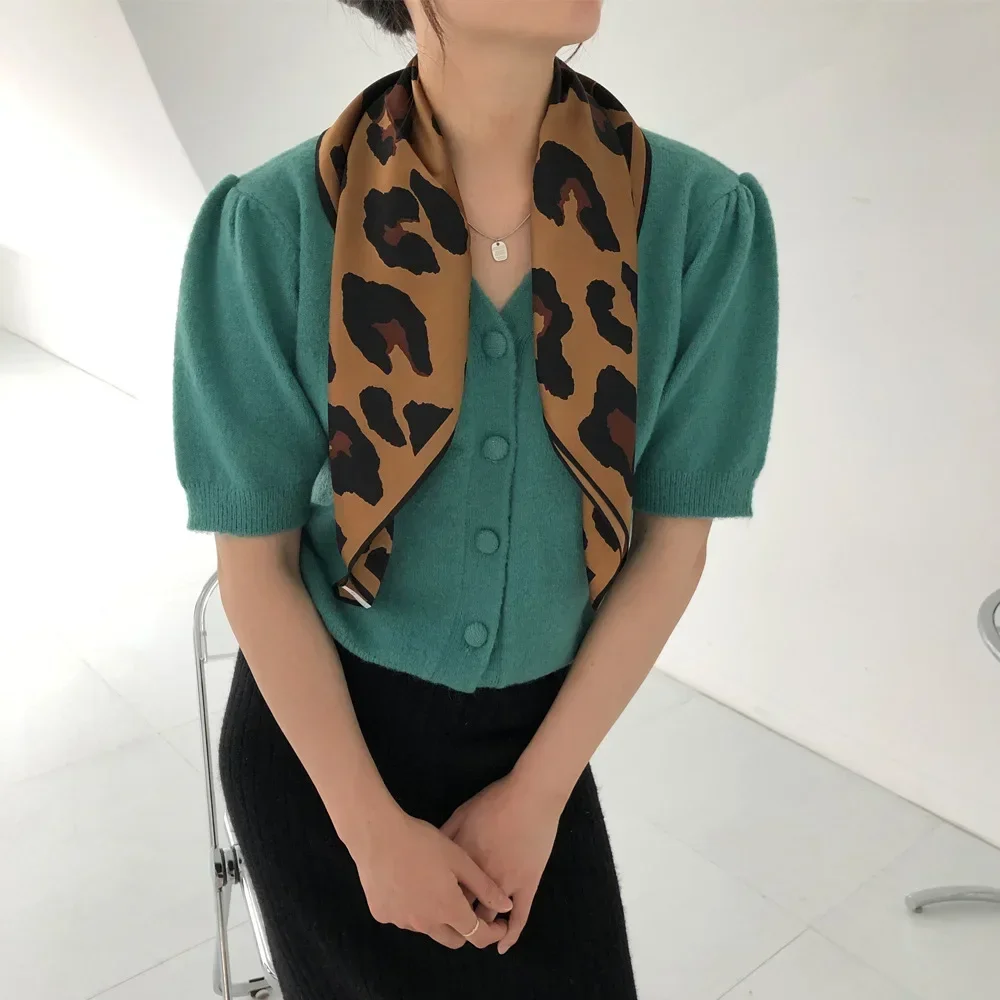 1pcs70cm Leopard Print Silk Scarf for Women Imitation Silk Scarfs Fashionable and Versatile Headwear Clothing Square Scarf