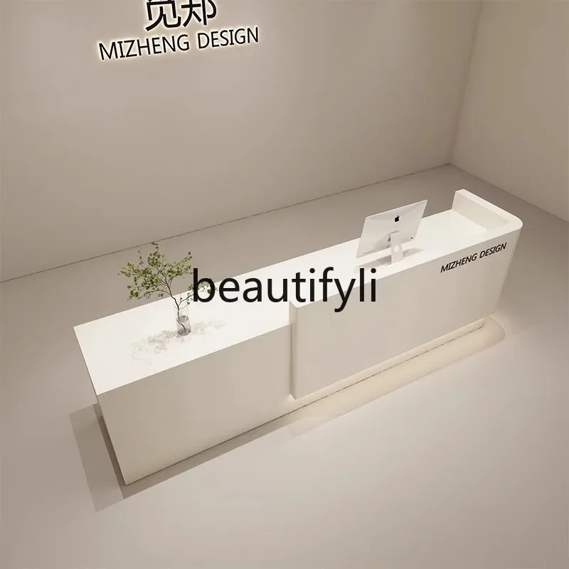 Stół recepcyjny w stylu zzqCream, zakrzywiony, do sklepu odzieżowego damskiego, baru, salonu kosmetycznego, gablota.