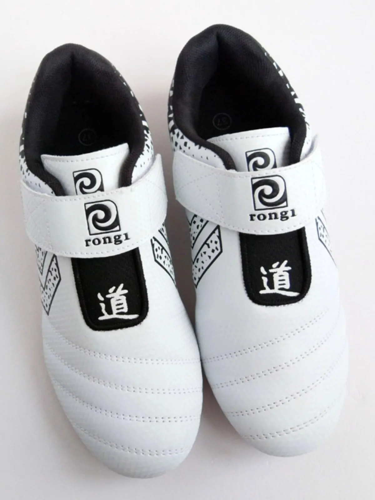 

Hot 2025 New Lightweight Wear-Resistant High-Quality Martial Arts Shoes Comfortable Martial Arts Shoes Very g [Likely Incomplete Word, Needs Context]