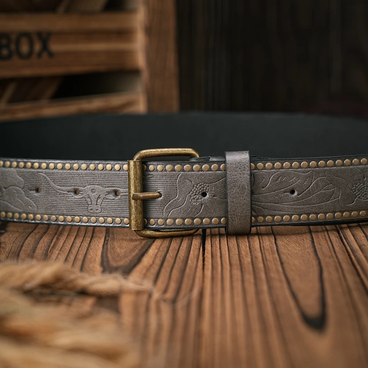 A men\'s and women\'s retro metal buckle casual style multi-color PU belt suitable for daily attendance business four seasons (sen