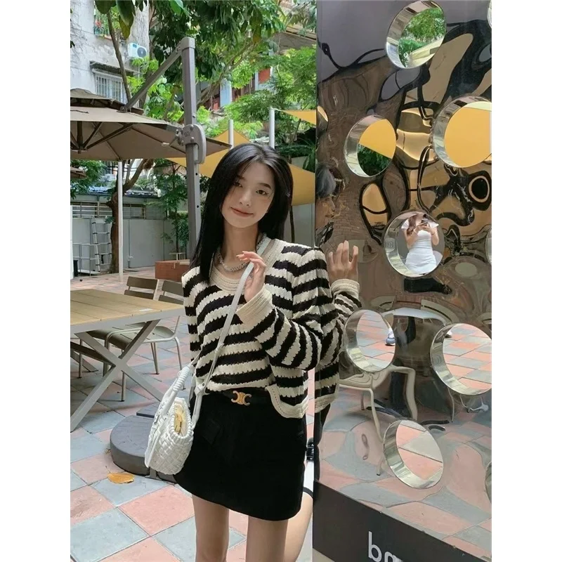 デザインセンセーション レトロストライプニットウェア 透かし彫り ルーズ ラジースタイルトップ 春秋新作 レディースプレミアムセーター