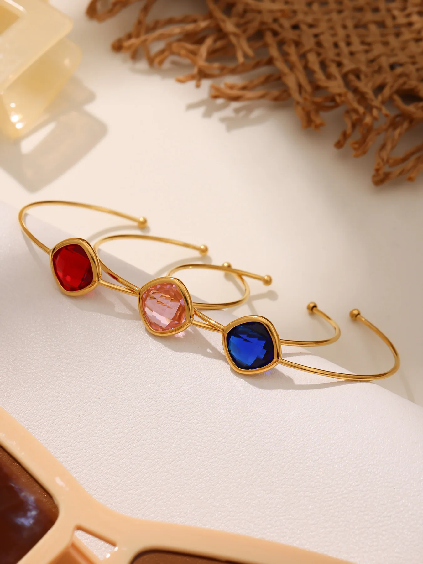 عجلة فيريس سوار بسيط من الفولاذ المقاوم للصدأ للنساء مجوهرات فاخرة مربعة من الزجاج التشيكي المطلي بالذهب والكفة المفتوحة