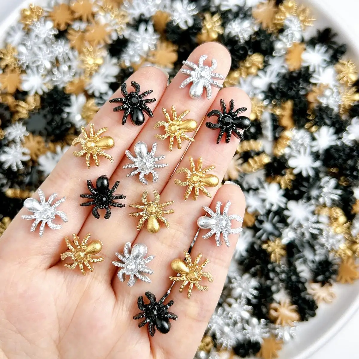 

Creative Simulated Resin Spider Nail Charms 3D Light Luxury Colorful Shining Spider Nail Art Decorations for DIY Nails Supplies