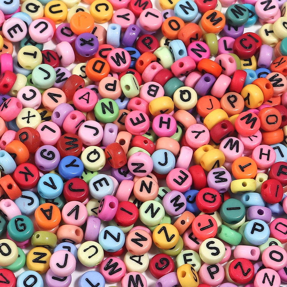 100 Stück 6,8 mm Acryl-Buchstabenperlen, mehrfarbig, flach, rund, Alphabet, lose Distanzperlen für Schmuckherstellung, DIY-Armband-Zubehör