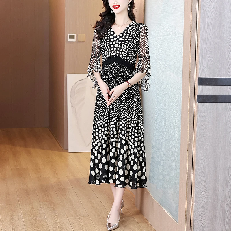 ชุดเดรสยาวผ้าไหมพิมพ์ลายดอกไม้สไตล์โบฮีเมียนสำหรับฤดูใบไม้ผลิ 2025 ชุดเดรสสั้นลายจุดสีดำสไตล์วินเทจสำหรับฤดูร้อนสำหรับผู้หญิง ชุดเดรสหลวมๆสำหรับงานปาร์ตี้และงานกลางคืน