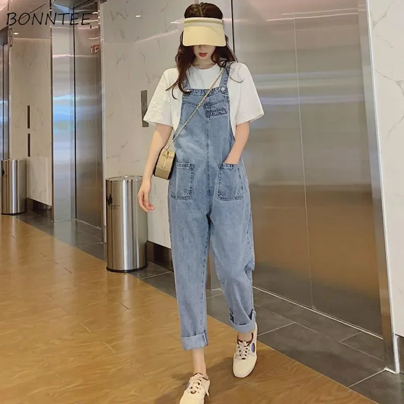 Tute da donna Salopette blu lavata in denim stile coreano Pantaloni larghi casual Pagliaccetti da donna con tasca Vintage Spring Chic femminile