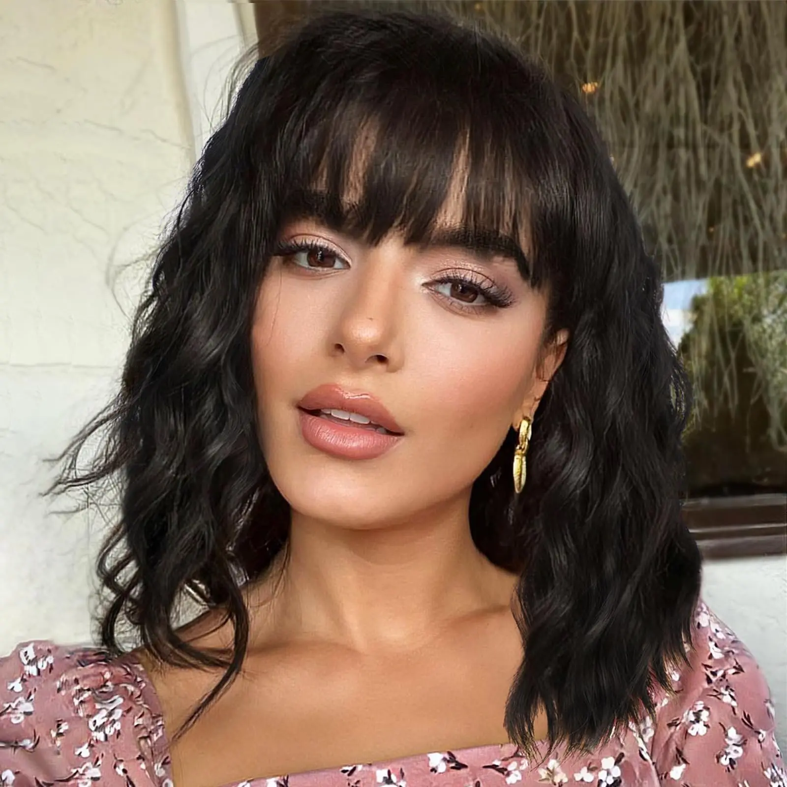 Kurze braune Highlight-Perücken mit Pony, natürliche gewellte Haarperücken für weiße Frauen, hitzebeständige synthetische Bob-Perücke, schulterlang – Detail 8