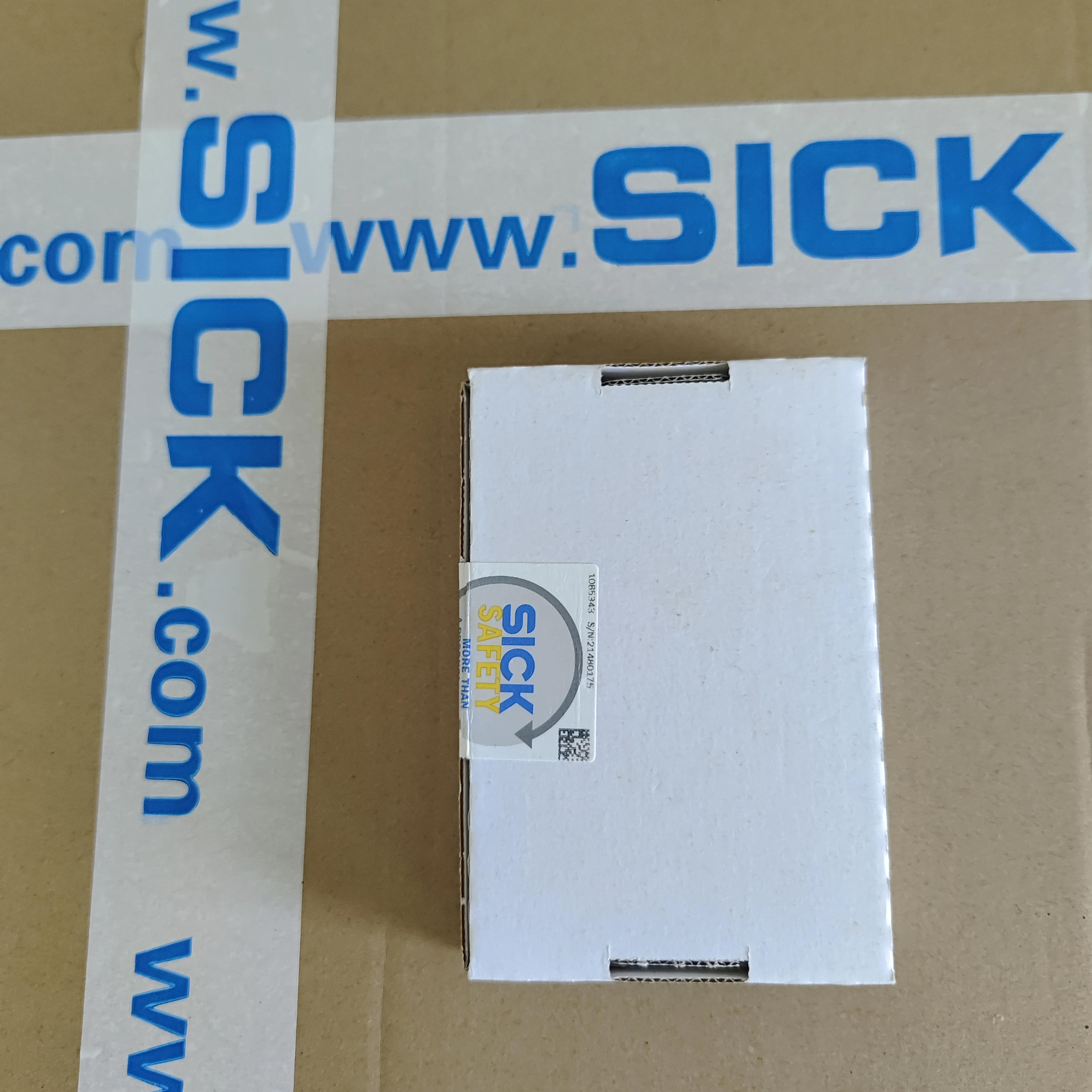 العلامة التجارية المريضة الأصلية RLY3-OSSD100 رقم الطلب 1085343 مستشعر مرحلات الأمان متوفر في المخزون