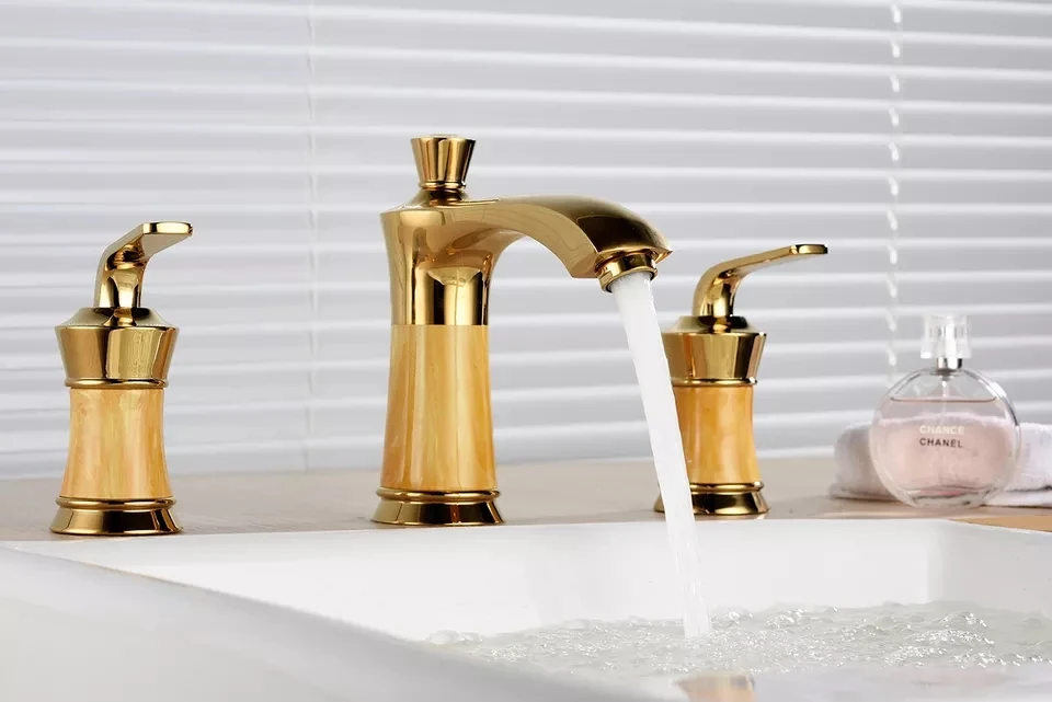 Luxury Brass Bathroom sink faucet 3 Holes 2 Handles Basin mixer Tap Hot Cold Water Lavabo Faucet,Modern Design High Quality