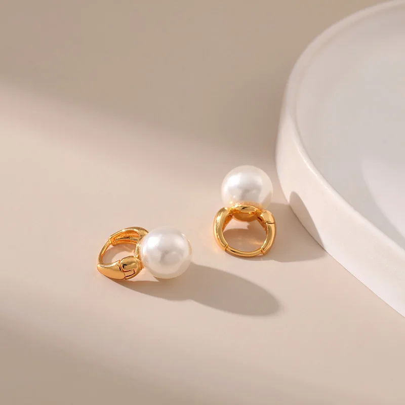 New Trendy Baroque Pearl Dangle Earrings for Women Gold Plated Round Circle Hoop Earrings Statement Eardrop Creative Jewelry