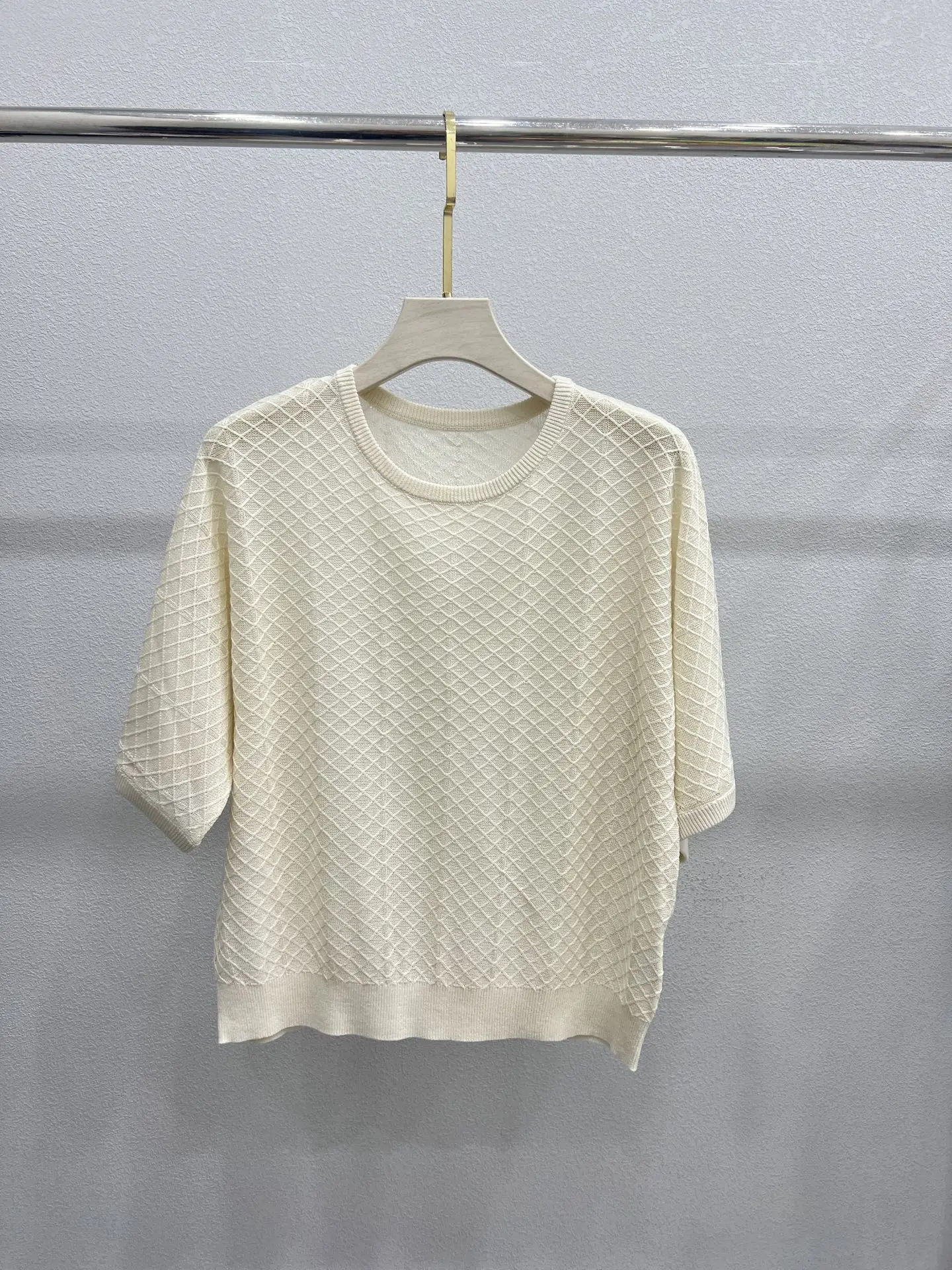 

Новинка 2026: Модный повседневный вязаный топ с круглым вырезом и коротким рукавом для женщин, высокое качество