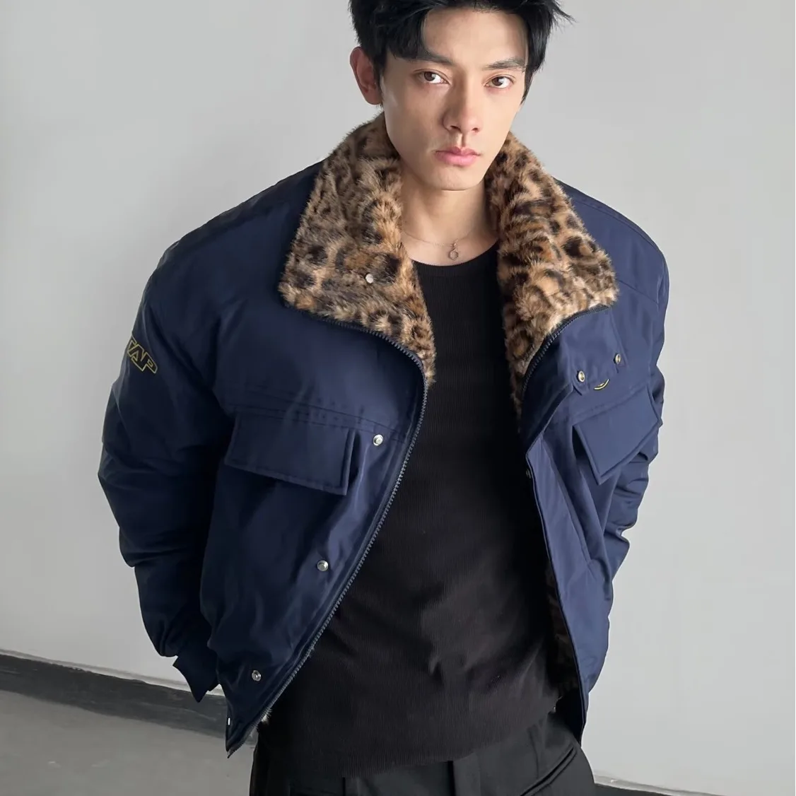 

Мужские черные куртки с меховым воротником: Оригинальный дизайн в испанском и латиноамериканском культурном стиле