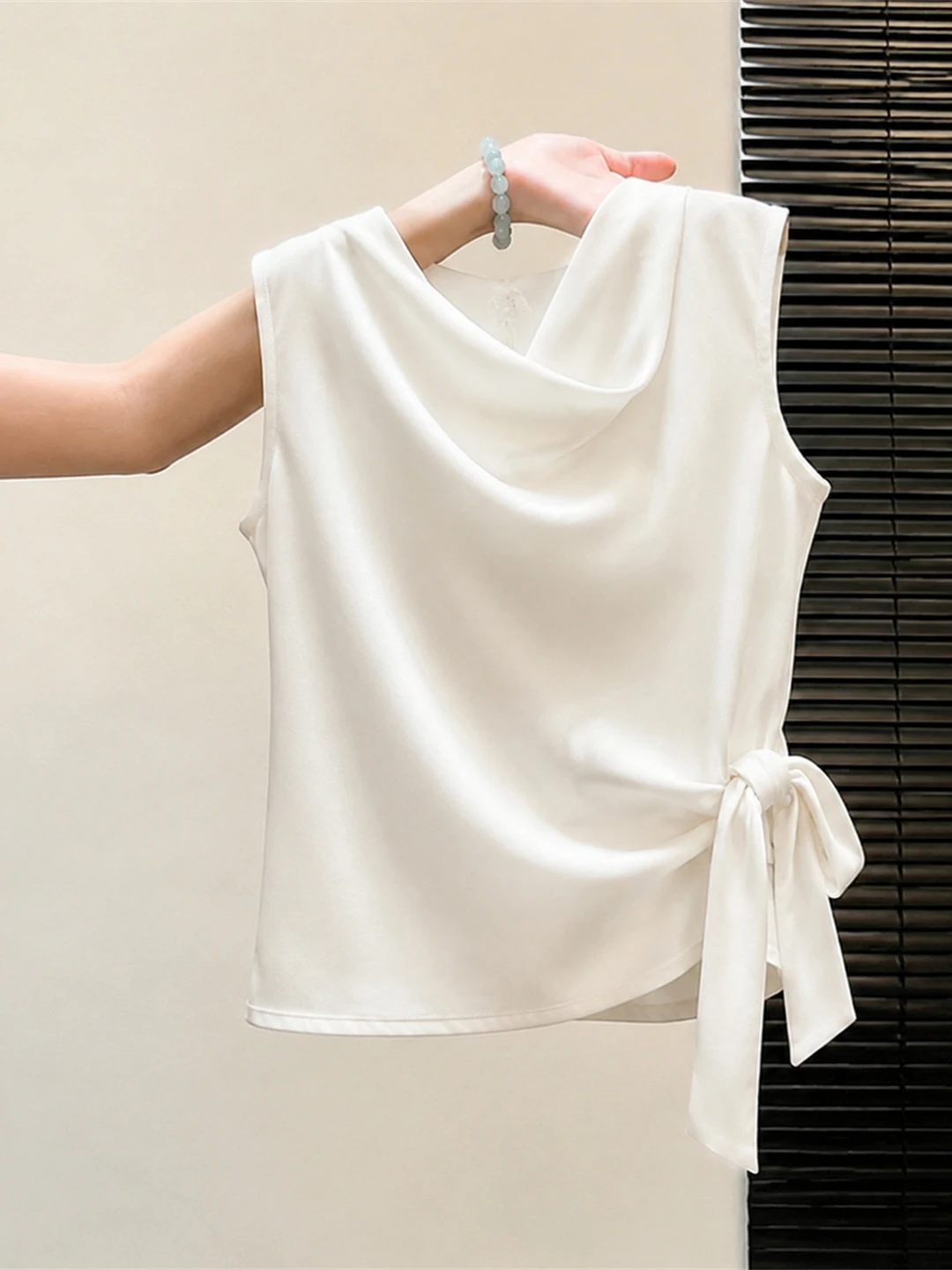 

Summer Commute Sleeveless Knitted Slimming Top Women's Style Korean Version Super Cute Whiteness Reduction Knitted Small Shirt
