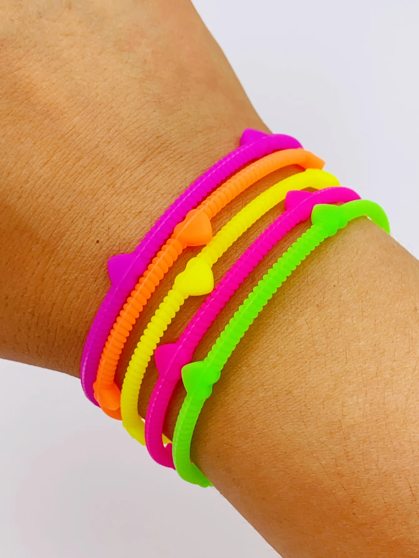 5db Fluoreszkáló Barack Kőr szilikon bracelet, Divatos befon bracelet óra Sokrétű színek vel Árrugalmasság számára sportok