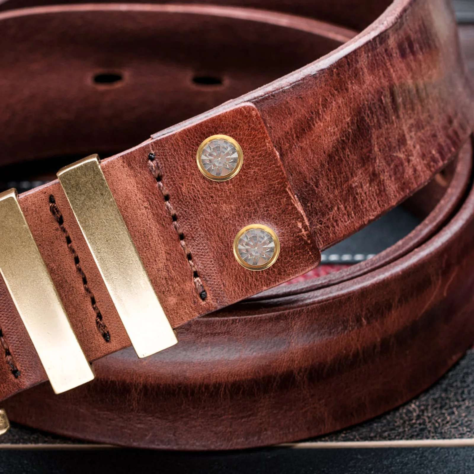 100 قطعة من المسامير المزخرفة من حجر الراين الكريستالي لحقائب الأظافر ذاتية الصنع والأحذية والسترات والحرف اليدوية وإكسسوارات الشرير